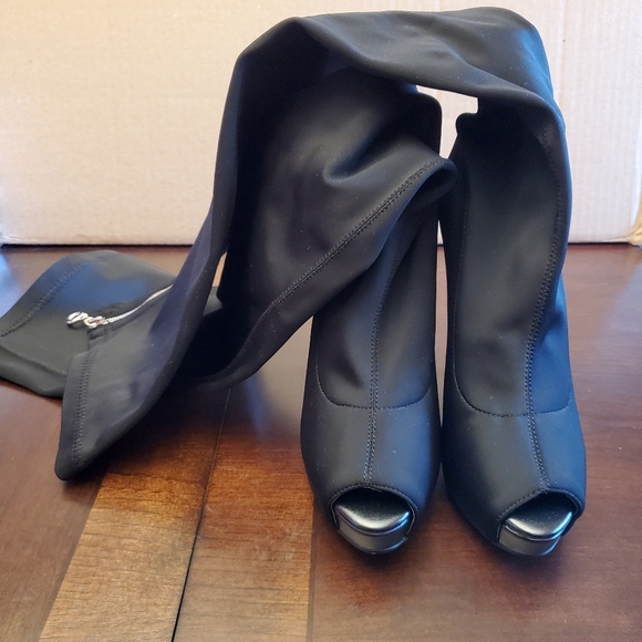 Luichiny Zipper Back High Heel Boots - Picture 7 of 9